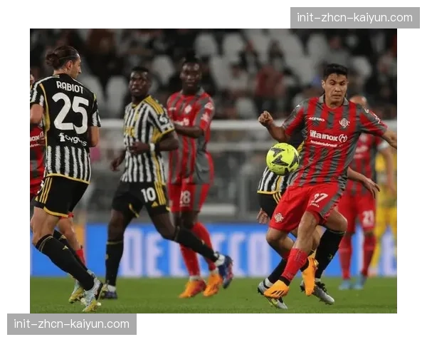 那不勒斯后卫金玟哉因伤缺席合练，可能影响球队本周定位球防守体系